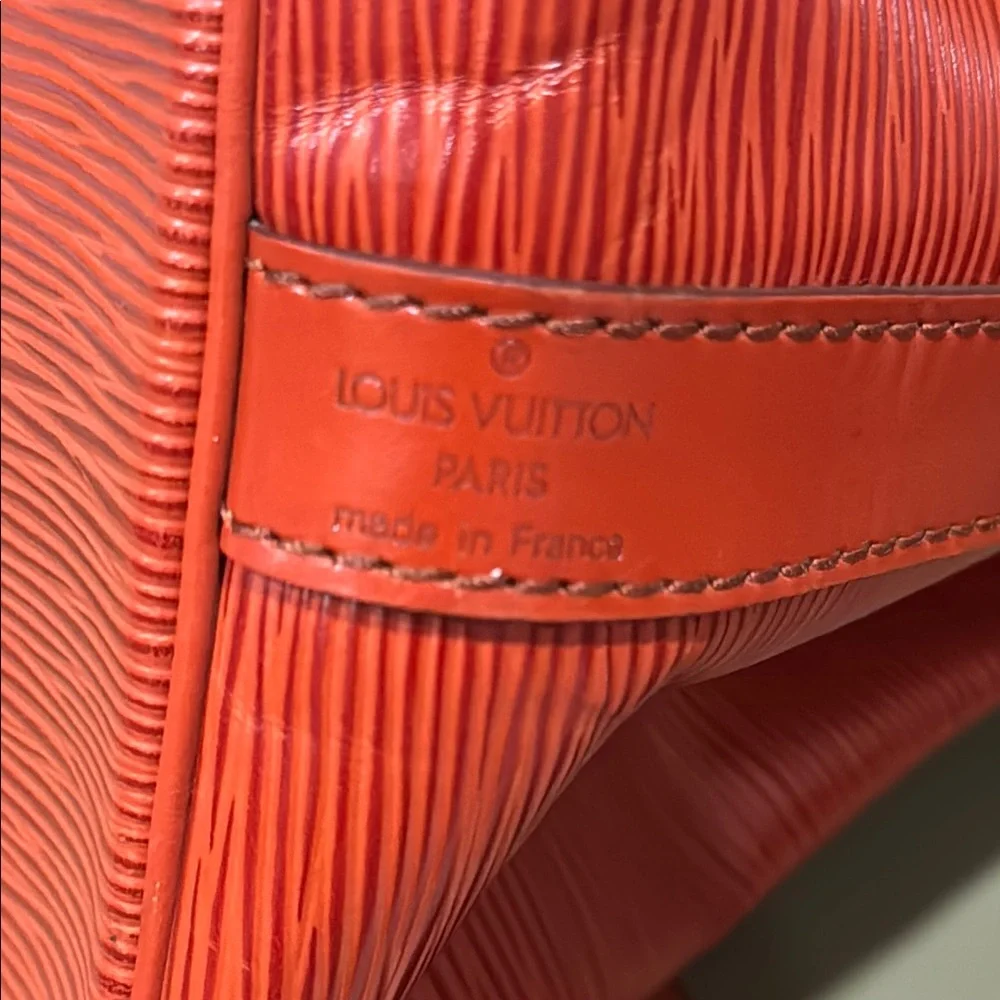 Louis Vuitton Epi Leather Noe MM in Kenyan Fauve - Picture 15 of 15